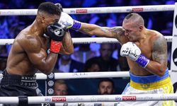 Ukraynalı boksör Usyk unvanlarını korudu