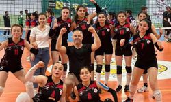 Niğdeli Voleybolcular Konya dan Mutlu Dönüyor