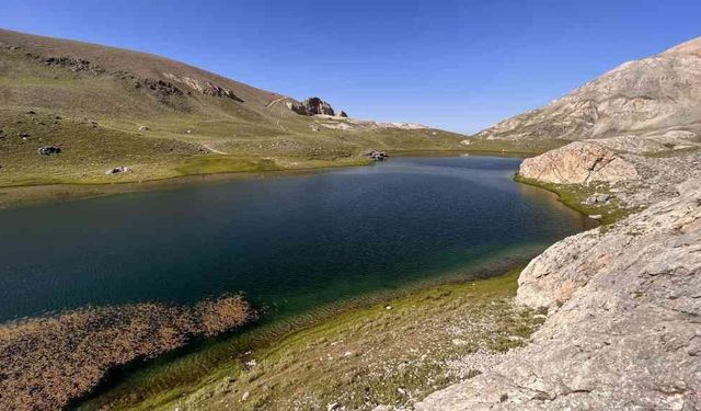 Niğde 'de Karagöl'e Girdi Boğularak Can Verdi