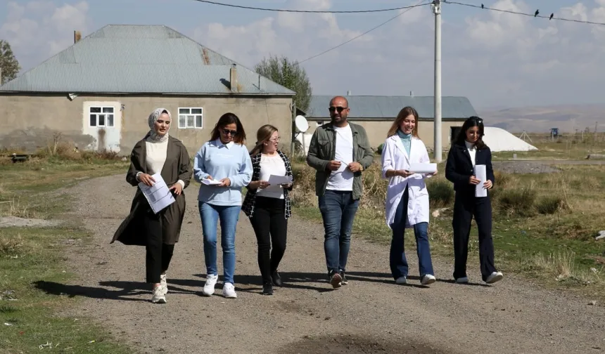 Muş'ta kız çocukları okusun diye sahadalar... Devamsız 4 kız öğrenci daha eğitime kazandırıldı